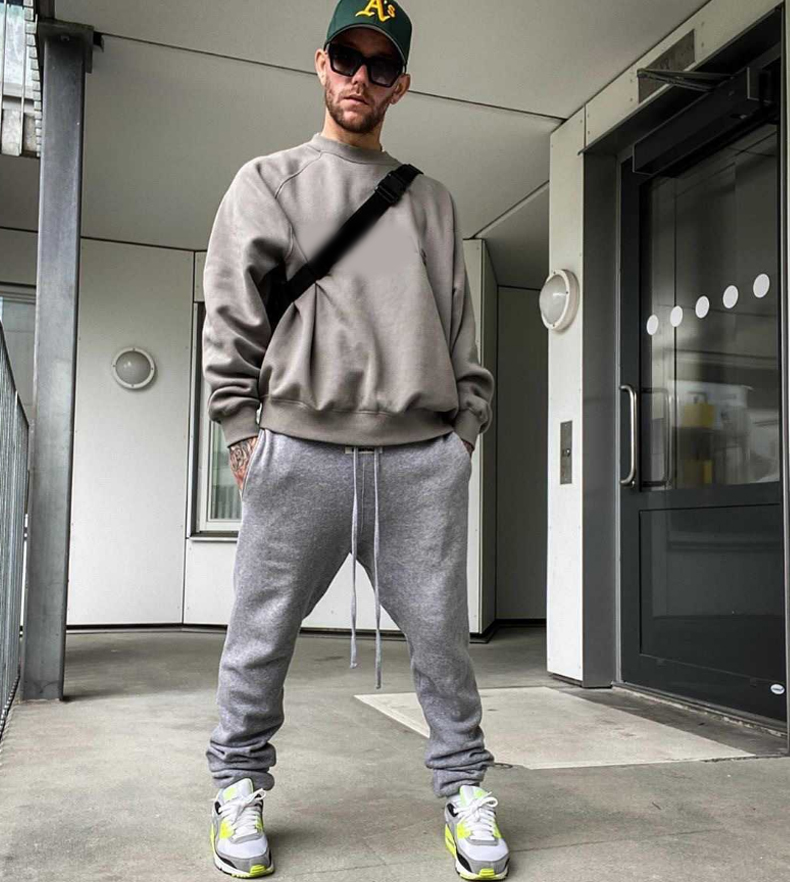 Wholesale Sweatshirts long-sleeved t-shirt men's fall winter trend loose cotton three-dimensional embossed rubber women's terry ro, Black
Wholesale Sweatshirts long-sleeved t-shirt men's fall winter trend loose cotton three-dimensional embossed rubber women's terry ro, Black