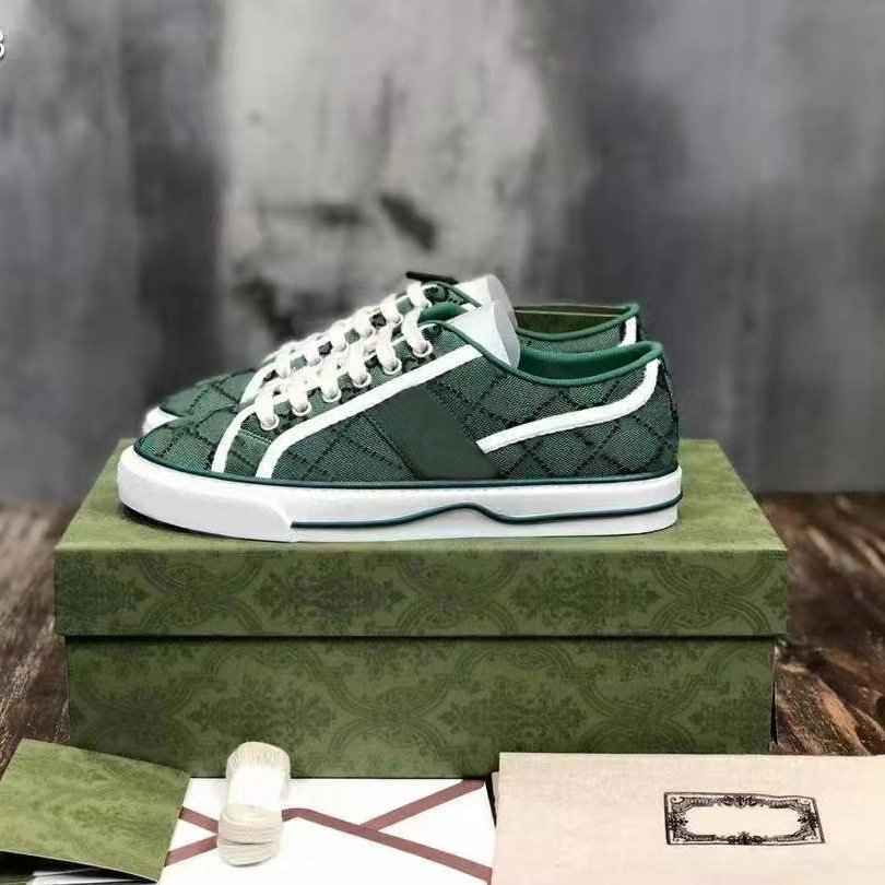 women men canvas shoes sneakers classical versatile print shoe high and low Chaussures with original packaging box
women men canvas shoes sneakers classical versatile print shoe high and low Chaussures with original packaging box