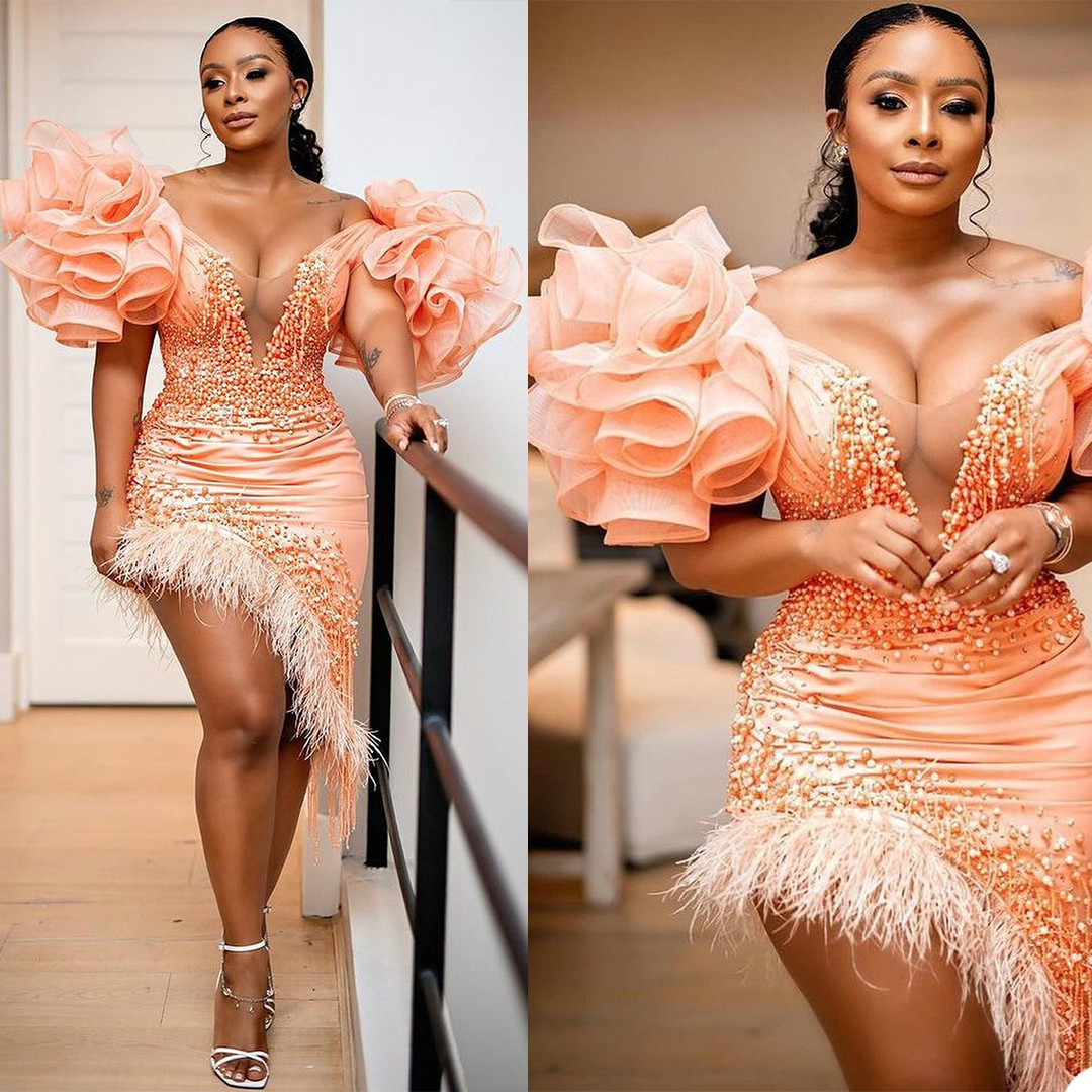 Sexy Mini Mermaid Prom Dress Luxury Beading Feather V Neck Tiered Ruffles Short Sleeve Glitter Pearls Dresses African Black Girls Short Evening Gala G