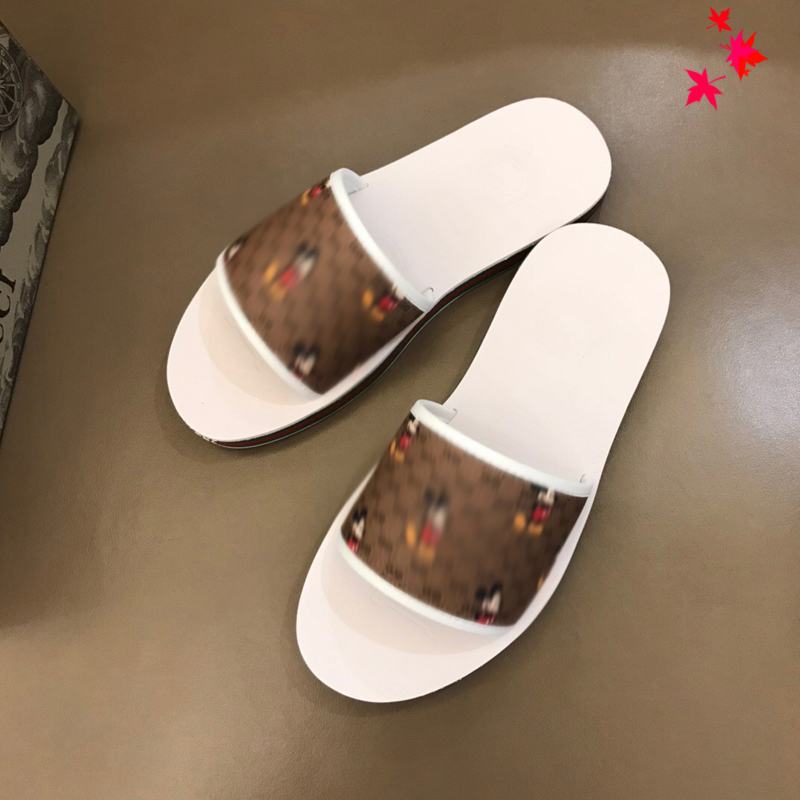 2021 Slipper Designer Slide Summer sandals Fashion Men Beach Indoor Flat Flip Flops Leather luxurys 7Shoes mens Slippers with box Size 39-45 -H231, White
2021 Slipper Designer Slide Summer sandals Fashion Men Beach Indoor Flat Flip Flops Leather luxurys 7Shoes mens Slippers with box Size 39-45 -H231, White