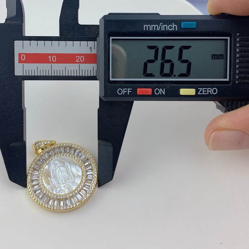 Blessing Round Virgin Guadalupe Pendant Necklace Colored Zircon Natural Shell Jewelry Necklaces for Women 220214