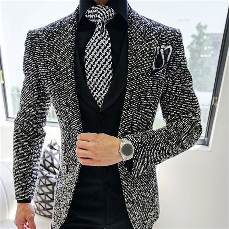 Notched Lapel Plaid Formal Slim Men's Blazer Fall Fashion Trends Party Wedding Gentleman Coat Chic Male Business Overcoat 220310, Black
Notched Lapel Plaid Formal Slim Men's Blazer Fall Fashion Trends Party Wedding Gentleman Coat Chic Male Business Overcoat 220310, Black