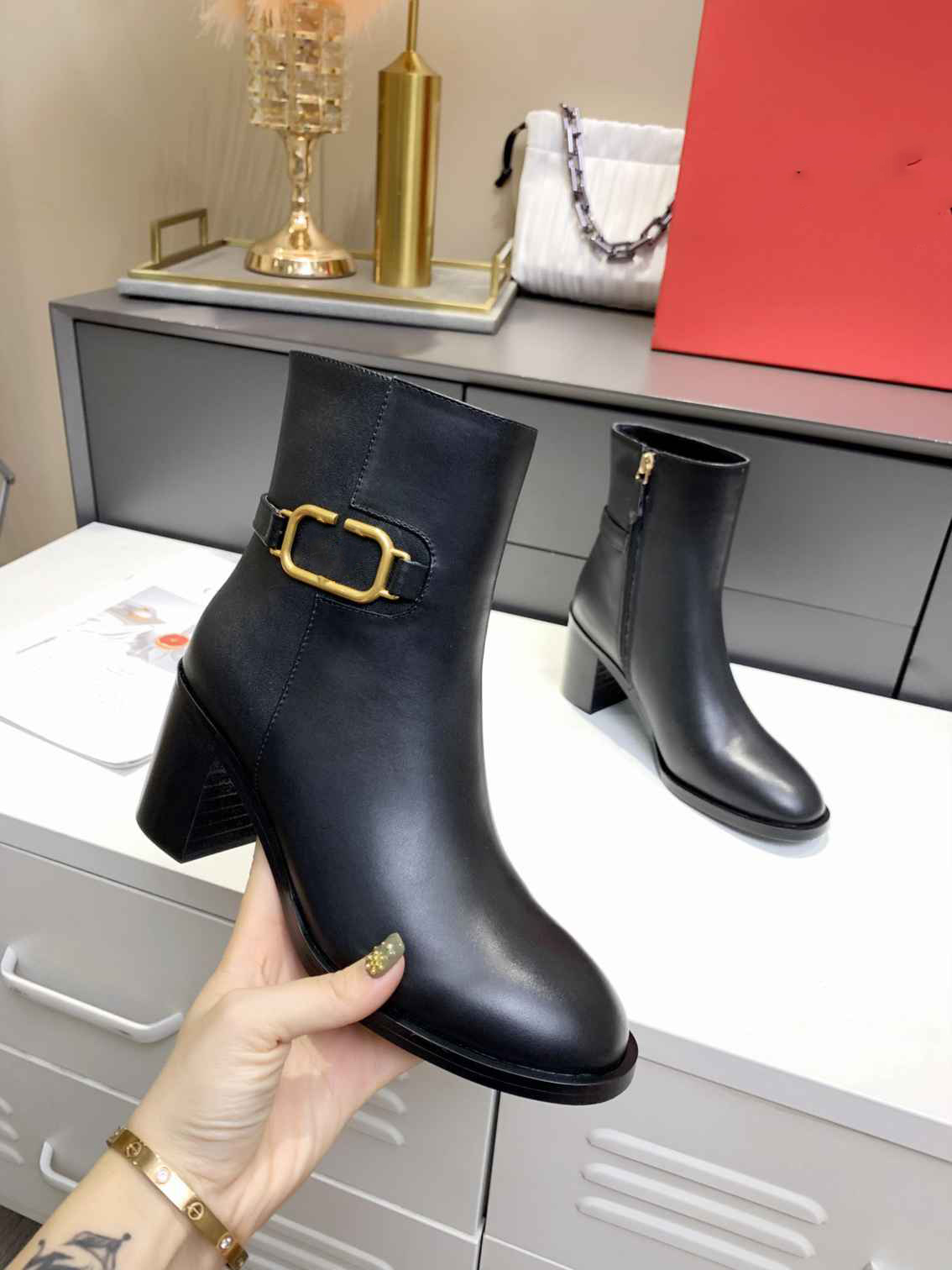 Socks boots autumn and winter women Short rivet shoes valentino
sexy letters fashion thick heel high prad heels Martin Boots luxury designer top quality a11
Socks boots autumn and winter women Short rivet shoes valentino
sexy letters fashion thick heel high prad heels Martin Boots luxury designer top quality a11