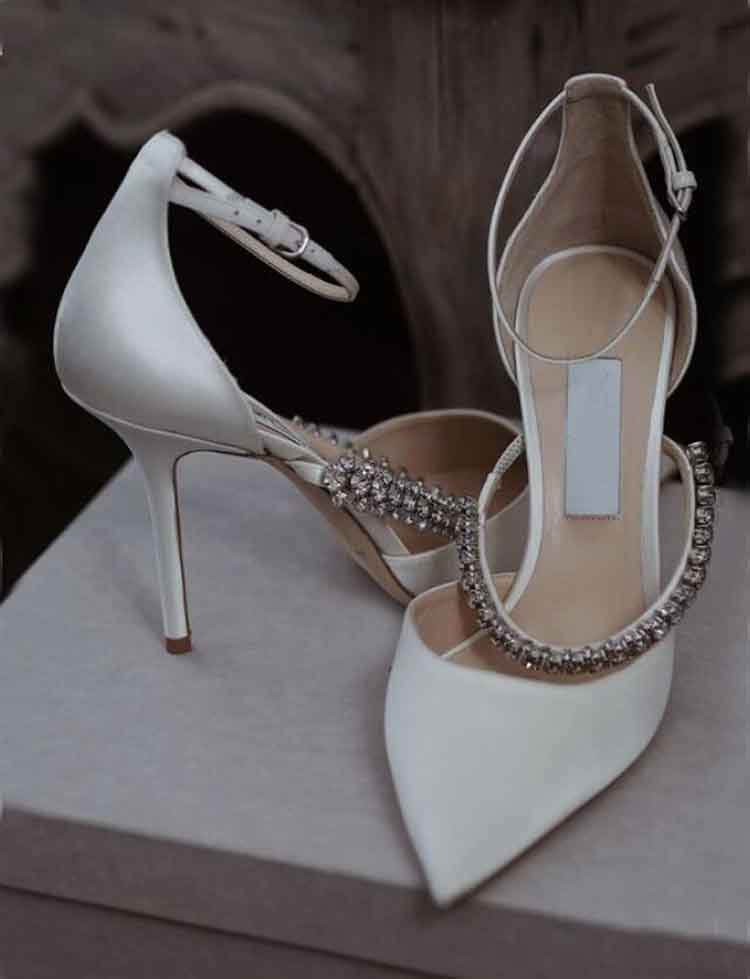 Fashion Luxury Designer sandals for Women's Summer banquet dress shoes high-heeled sexy pumps pointed toe sling back women shoe Top Quality EU Size 35-40
Fashion Luxury Designer sandals for Women's Summer banquet dress shoes high-heeled sexy pumps pointed toe sling back women shoe Top Quality EU Size 35-40