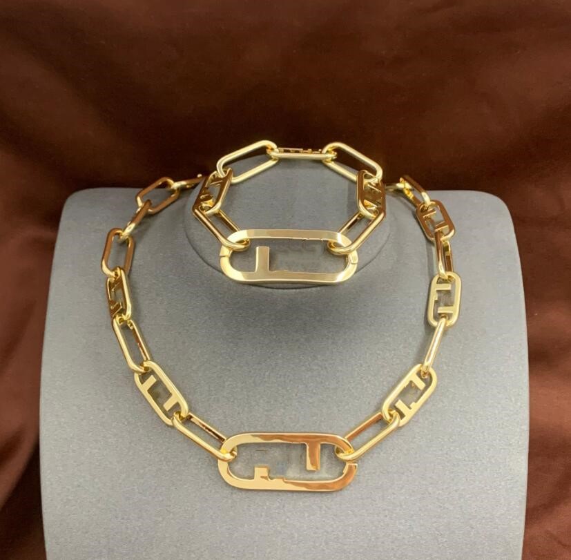 2021 European and American alphabet necklace hip hop exaggerated clavicle chain and bracelet set female high quality fast delivery
2021 European and American alphabet necklace hip hop exaggerated clavicle chain and bracelet set female high quality fast delivery