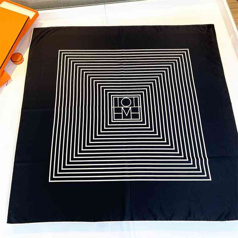 2021 New Fashion manual crimping geometric stripe women's professional square silk scarf sunscreen shawl headdress
2021 New Fashion manual crimping geometric stripe women's professional square silk scarf sunscreen shawl headdress