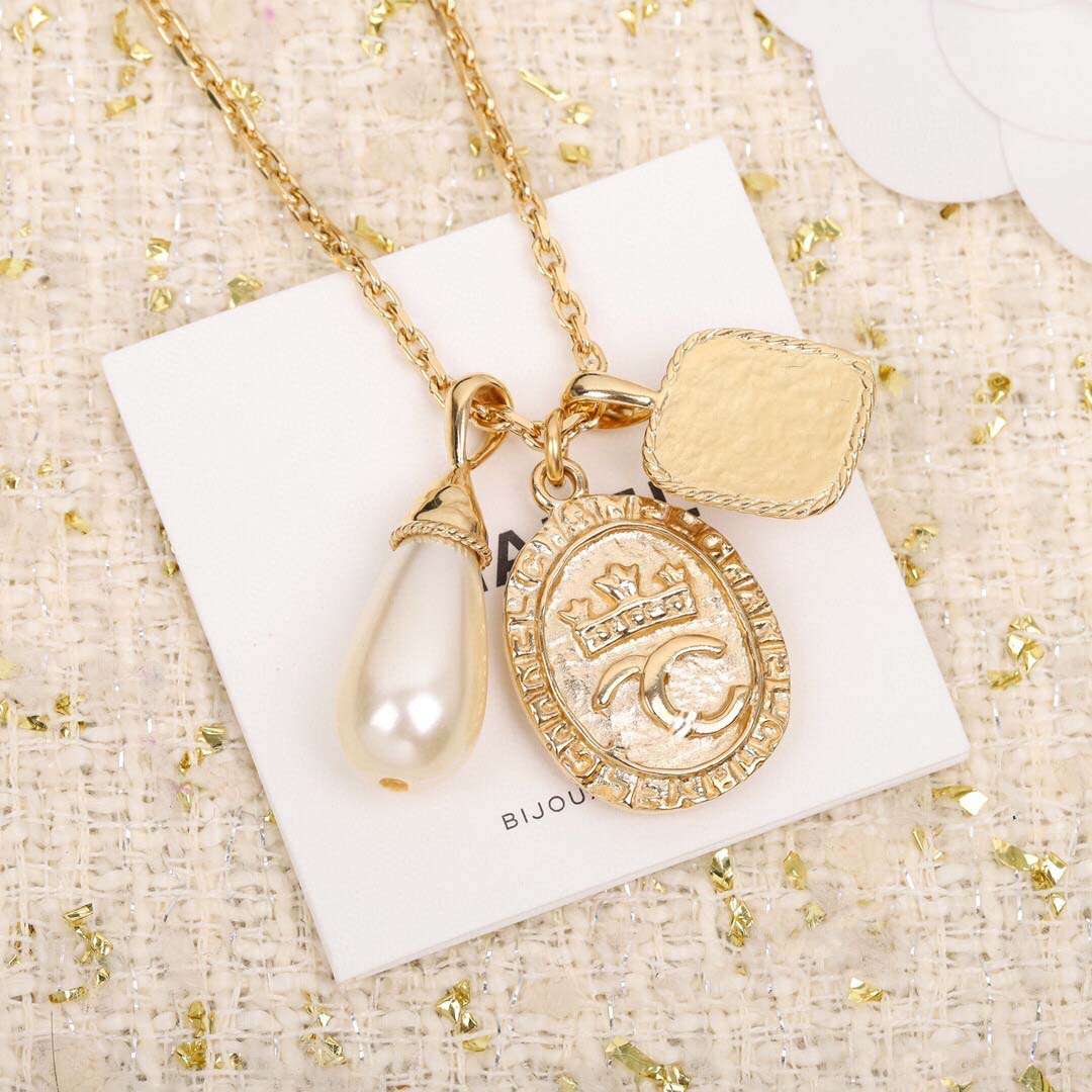 2021 Fashion design Charm pendant necklace with drop shape white shell diamond for women wedding jewelry gift have box stamp PS3260
2021 Fashion design Charm pendant necklace with drop shape white shell diamond for women wedding jewelry gift have box stamp PS3260