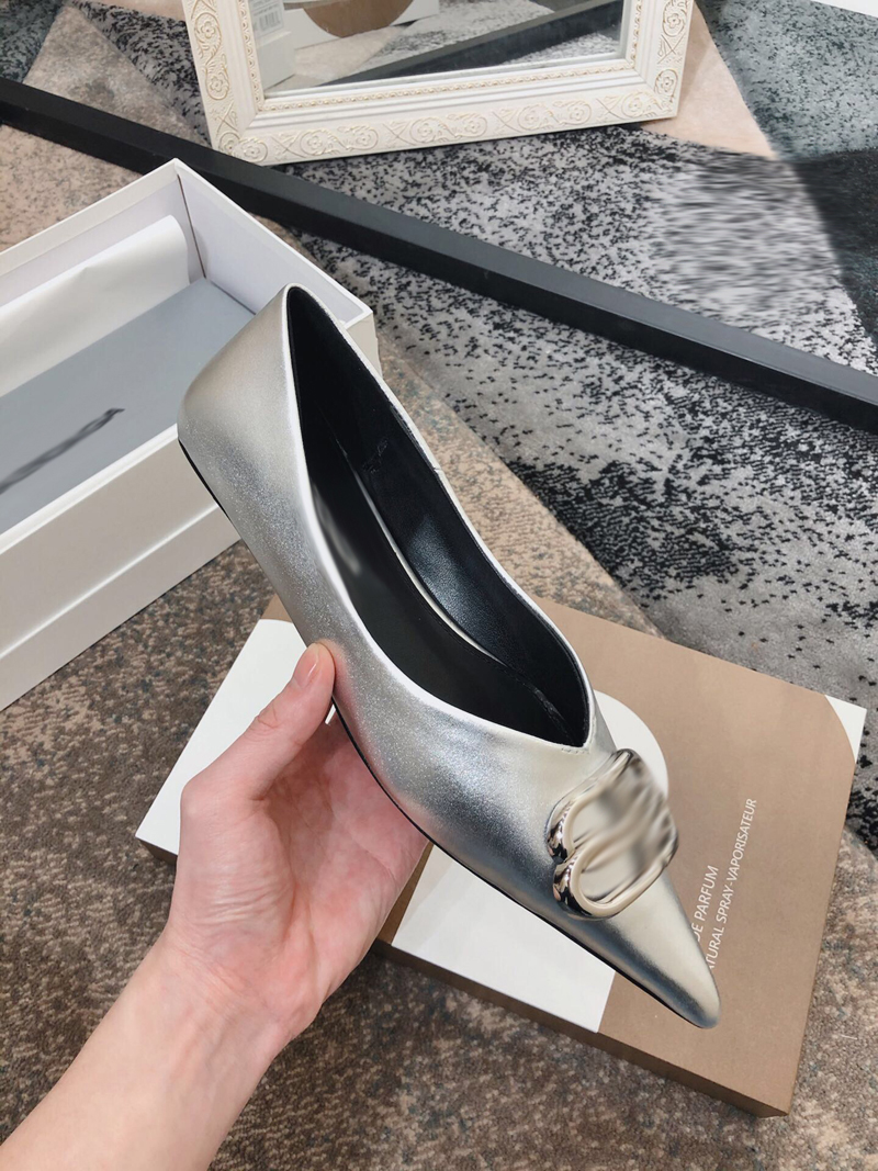 2021 Good Quality Fashion Women Luxurys Designers Shoes Designer Sandals Womens Luxury High Heels Sandal Dress Shoess With Box Size 35-41 -H526, Silver
2021 Good Quality Fashion Women Luxurys Designers Shoes Designer Sandals Womens Luxury High Heels Sandal Dress Shoess With Box Size 35-41 -H526, Silver