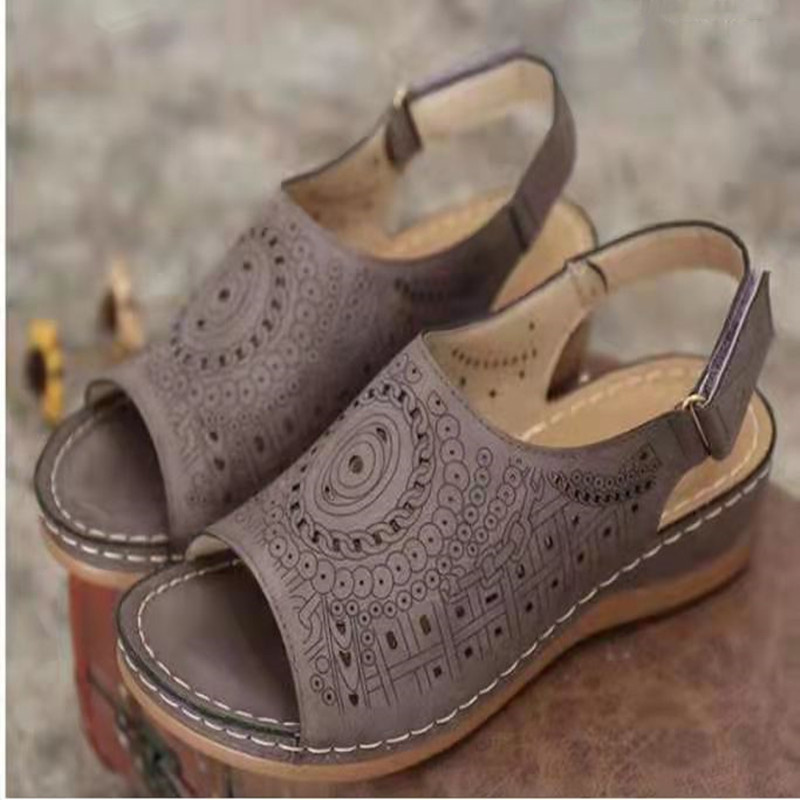 luxurys designers shoes women sandals 2021 summer solid color hollow out vintage wedge ladies platform shoes casual sewing femal, Black
luxurys designers shoes women sandals 2021 summer solid color hollow out vintage wedge ladies platform shoes casual sewing femal, Black