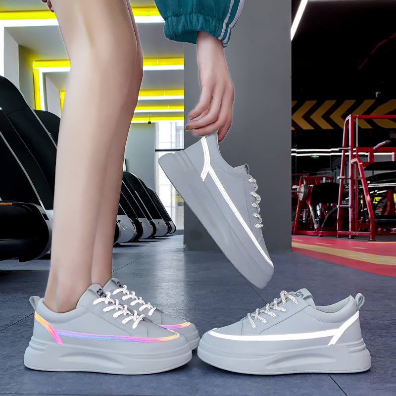 2021 Designer Women Running Shoes Black Grey Reflective fashion womens Trainers Sports Sneakers High Quality Size 35-40 qk
2021 Designer Women Running Shoes Black Grey Reflective fashion womens Trainers Sports Sneakers High Quality Size 35-40 qk