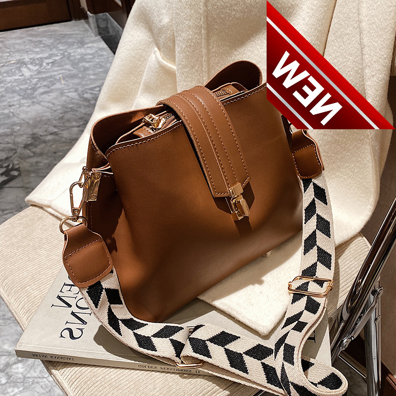 Vintage Simple Small Pu Leather Bucket Crossbody Bags for Women 2022 Designer Fashion Lady Luxury Black Shoulder Handbags, Auburn
Vintage Simple Small Pu Leather Bucket Crossbody Bags for Women 2022 Designer Fashion Lady Luxury Black Shoulder Handbags, Auburn