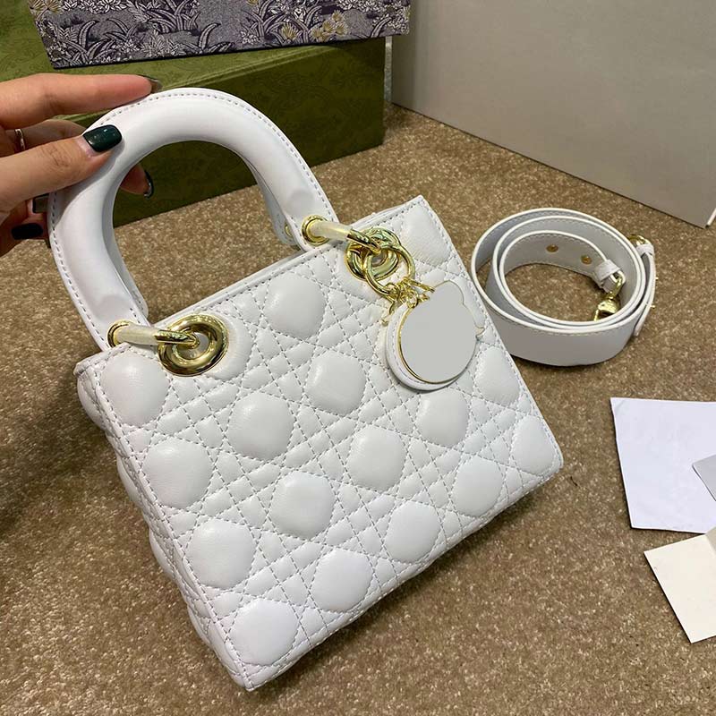 High-quality textured shoulder bag Lady Difei 2021 diamond cross-body sheepskin leather small fragrance portable square fashion, Pewter
High-quality textured shoulder bag Lady Difei 2021 diamond cross-body sheepskin leather small fragrance portable square fashion, Pewter