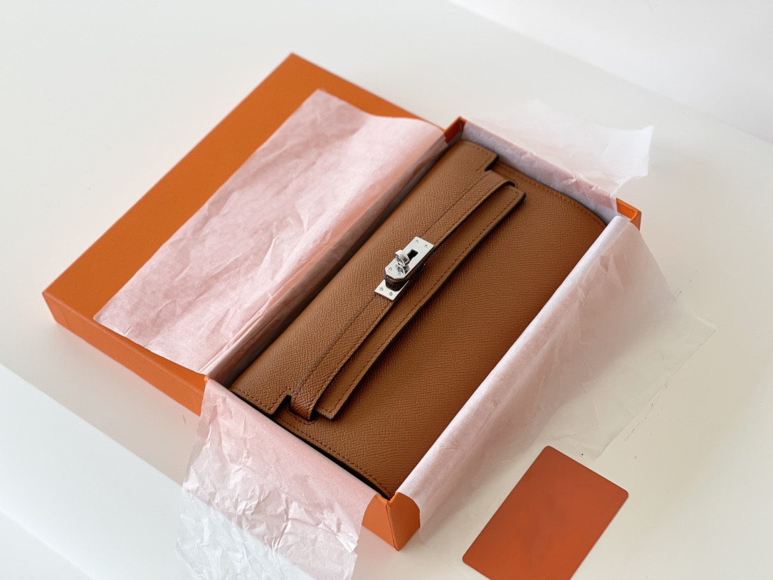 Women Wholesale handbags Luxury aslant single shoulder bag fashionistas necessary High-end designer bags Artwork Gift box, This specifications don´t shipment
Women Wholesale handbags Luxury aslant single shoulder bag fashionistas necessary High-end designer bags Artwork Gift box, This specifications don´t shipment