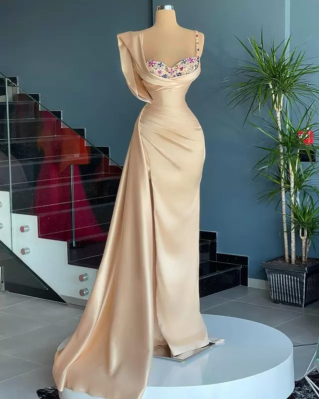 Mermaid Evening Champagne Dresses Crystals Spaghetti Straps Satin 2022 Sleeveless Ruched Pleats Dubai Side Slit Custom Made Plus Size Prom Party Gown 