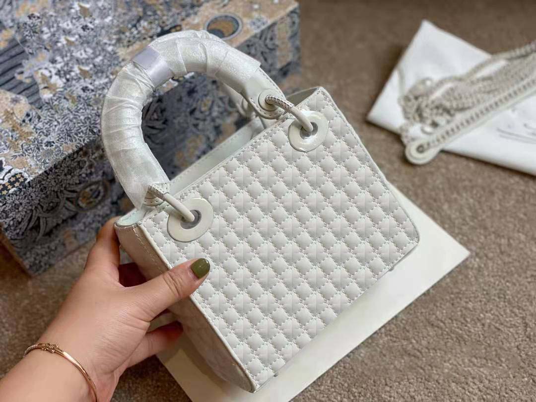 Luxury classic must-have four elegant women's bags, fashion one-shoulder diamond handbags nubuck leather multicolor messenger bag 21*17, Light green
Luxury classic must-have four elegant women's bags, fashion one-shoulder diamond handbags nubuck leather multicolor messenger bag 21*17, Light green