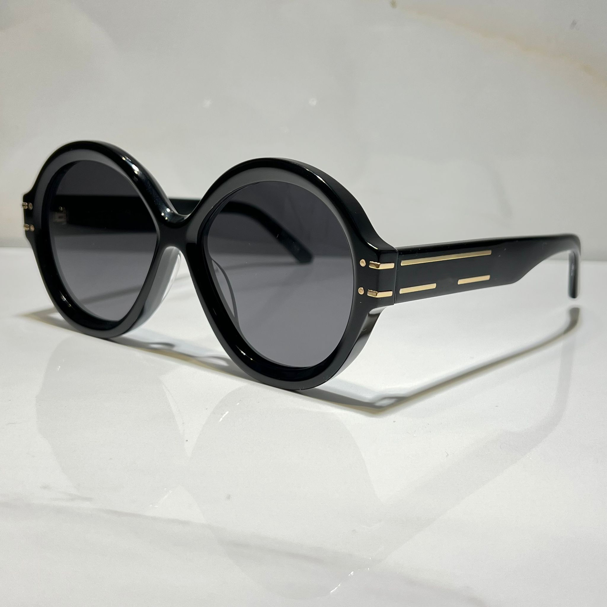 Summer Sunglasses For Men Women Signa-ture R1U Style Anti-Ultraviolet Retro Plate Round Frame Fashion Eyeglasses Random Box
Summer Sunglasses For Men Women Signa-ture R1U Style Anti-Ultraviolet Retro Plate Round Frame Fashion Eyeglasses Random Box