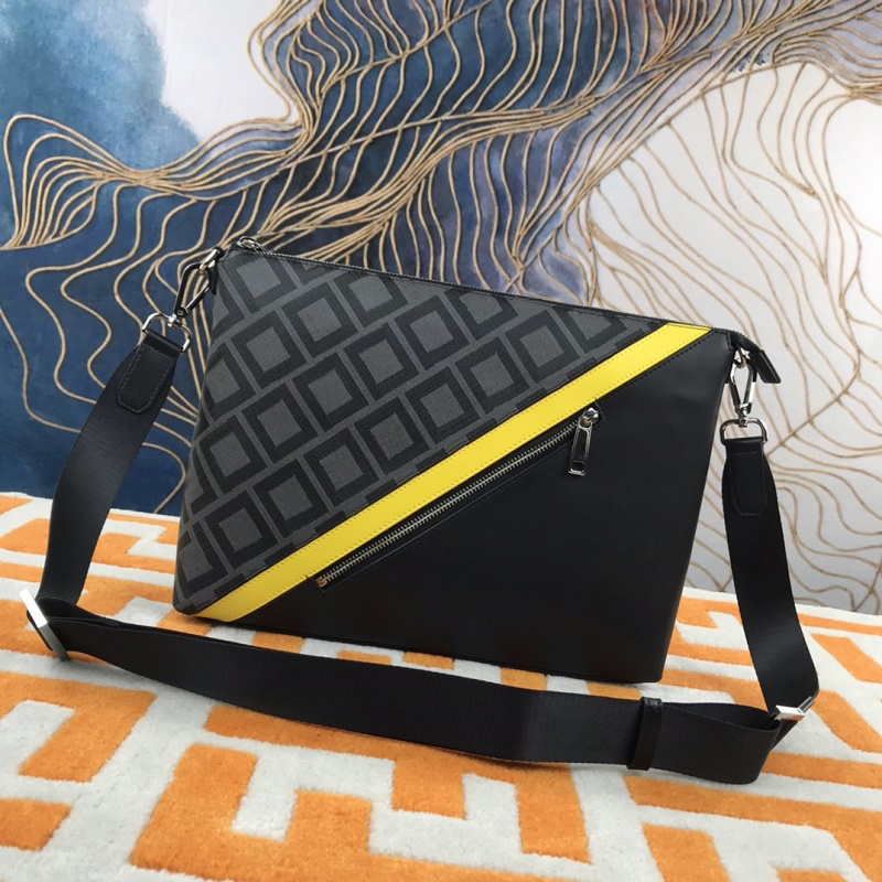 Top Quality Postman bag men's and women's leather canvas formal fashion portable size 35-25-5.5cm
Top Quality Postman bag men's and women's leather canvas formal fashion portable size 35-25-5.5cm