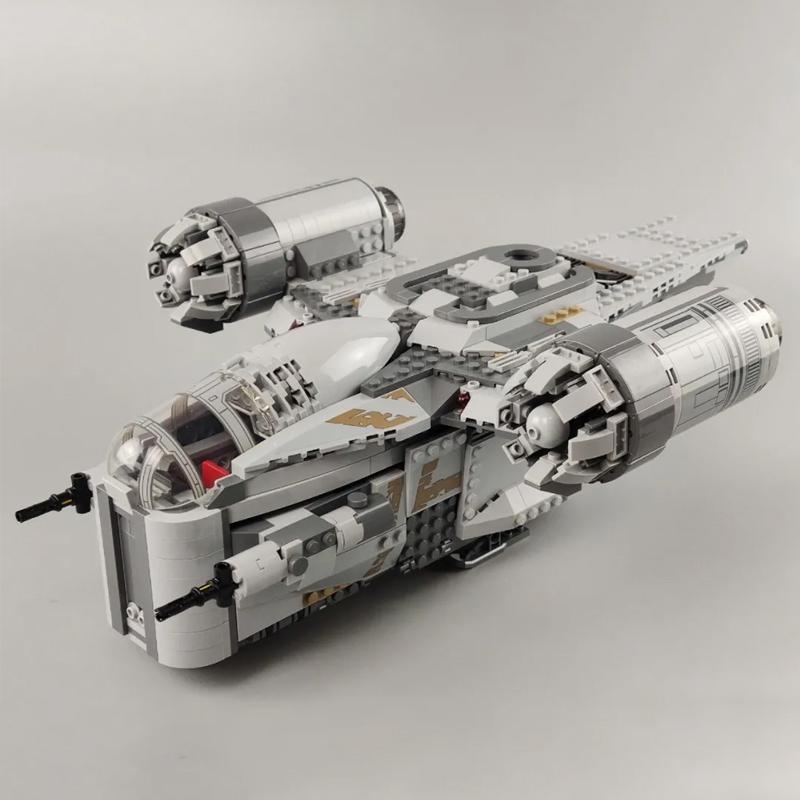 New In stock 60017 1023pcs Creator Planet Series The Razor Crest Building Building Blocks Bricks Toys Comptible 75292
New In stock 60017 1023pcs Creator Planet Series The Razor Crest Building Building Blocks Bricks Toys Comptible 75292
