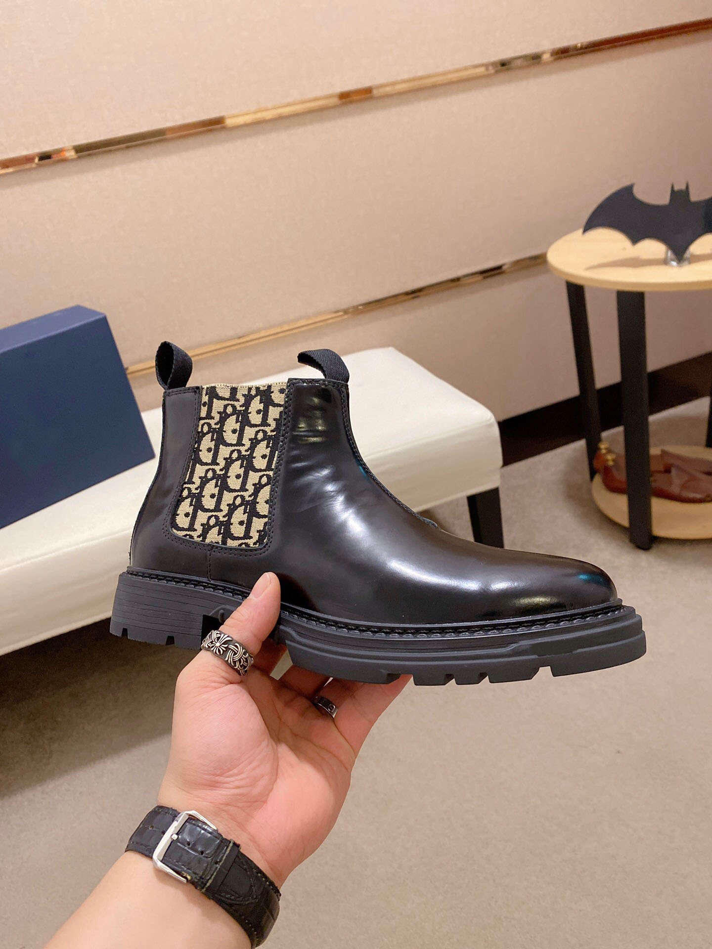 Men's Fashion Ankle Boots Classic Genuine Leather Famous Party Wedding Dress Shoes Men Brand Casual Motorcycle Boots Size 38-45, Black
Men's Fashion Ankle Boots Classic Genuine Leather Famous Party Wedding Dress Shoes Men Brand Casual Motorcycle Boots Size 38-45, Black