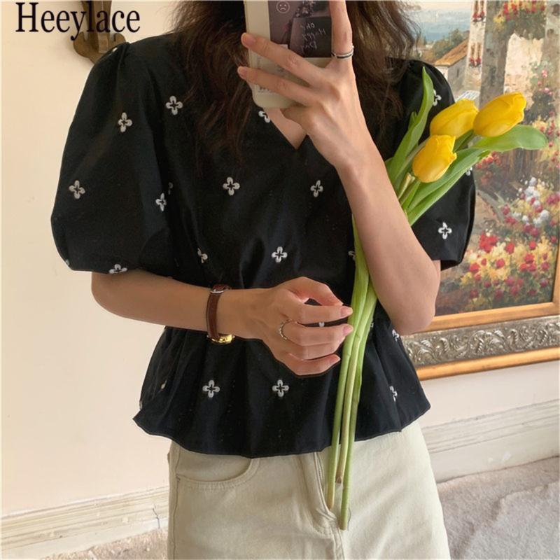Women's Blouses & Shirts Sweet Summer Women V-Neck Fashion Embroidery Florals Girls Casual Tops Streetwear Slim High Waist Elegant, White
Women's Blouses & Shirts Sweet Summer Women V-Neck Fashion Embroidery Florals Girls Casual Tops Streetwear Slim High Waist Elegant, White
