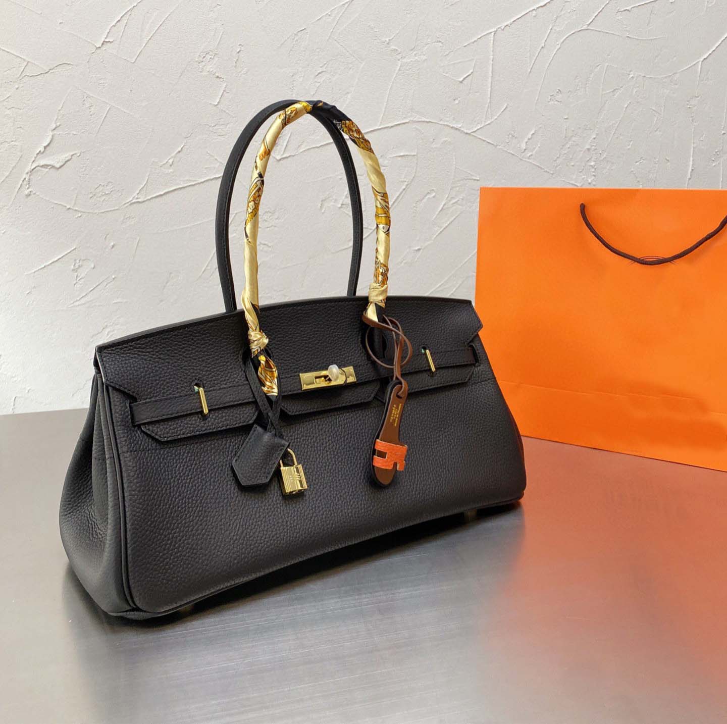 2021 high quality ladies fashion bag brand designer luxury original leather hand-to-hand silk scarf slippers pendant
2021 high quality ladies fashion bag brand designer luxury original leather hand-to-hand silk scarf slippers pendant