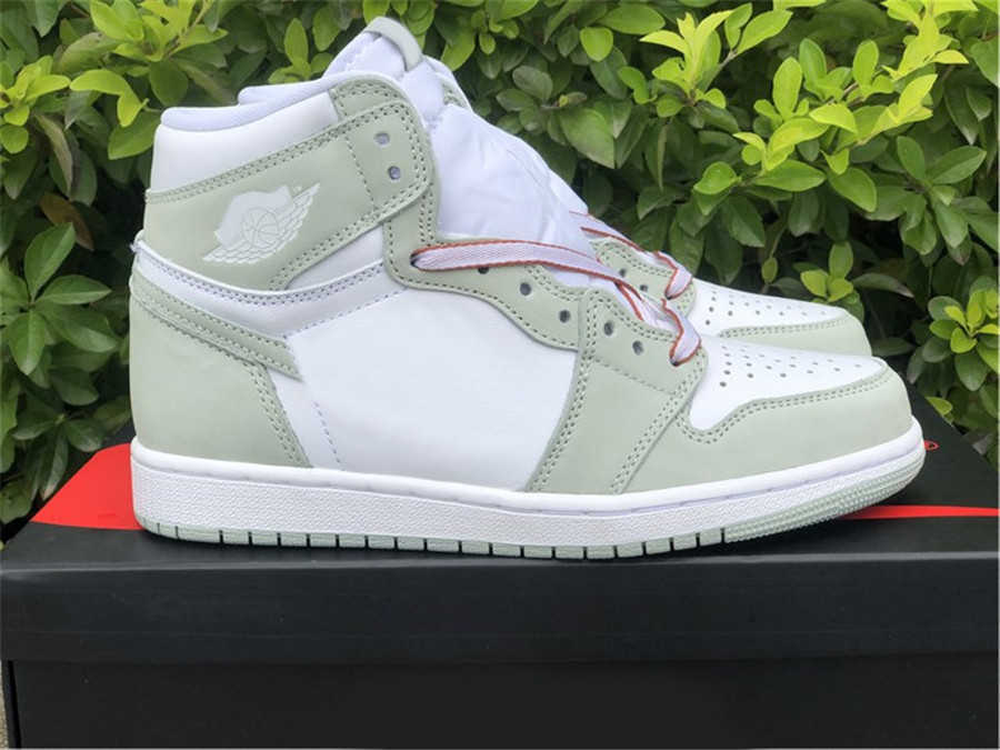 Authentic 1 High OG WMNS Seafoam Outdoor Shoes Men Women Healing Orange-White Real Leather Sneakers Sports With Original Box US5-13
Authentic 1 High OG WMNS Seafoam Outdoor Shoes Men Women Healing Orange-White Real Leather Sneakers Sports With Original Box US5-13