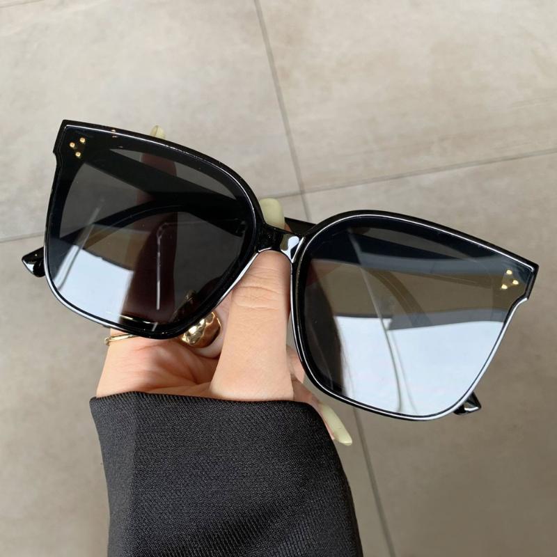Sunglasses 2022 Fashion Vintage Rivet Square Women Brand Designer Black Sun Glasses Female Show Shades Men, White;black
Sunglasses 2022 Fashion Vintage Rivet Square Women Brand Designer Black Sun Glasses Female Show Shades Men, White;black