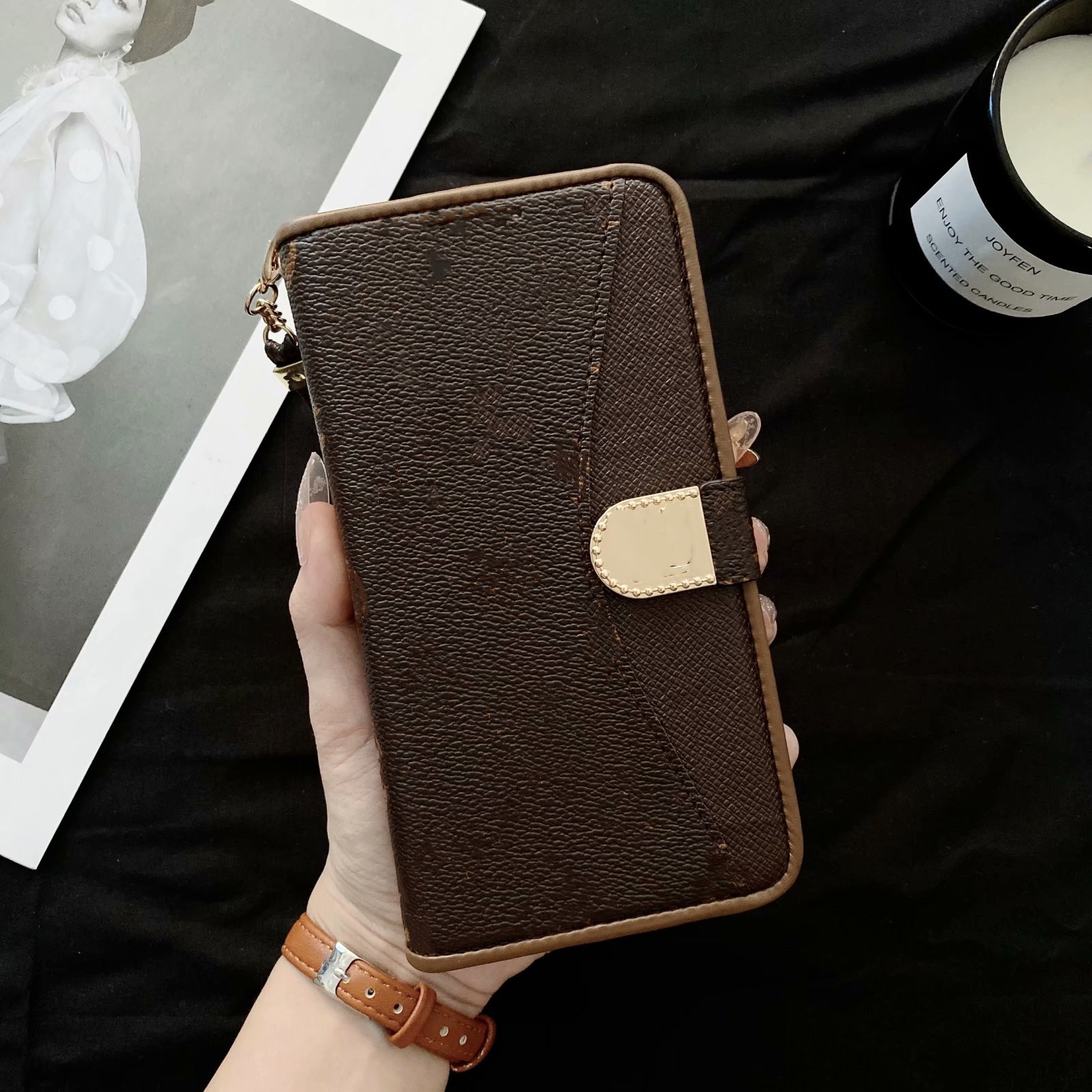 Top Fashion Designer Wallet Phone Cases for iPhone 12 11 pro max Xs XR Xsmax 7 8 plus High Quality Leather Card Pocket Sticker Cellphone Cov
Top Fashion Designer Wallet Phone Cases for iPhone 12 11 pro max Xs XR Xsmax 7 8 plus High Quality Leather Card Pocket Sticker Cellphone Cov