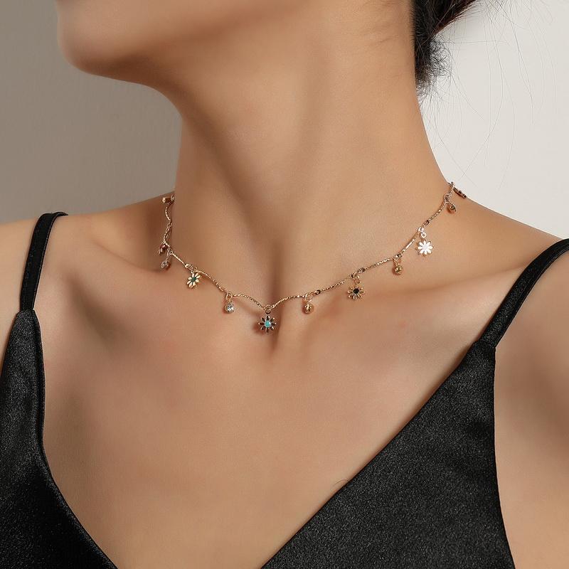 Chokers Simple Elegant Rhinestone Daisy Flower Choker Necklace For Women Temperament Geometric Colar Clavicle Fashion Jewelry
Chokers Simple Elegant Rhinestone Daisy Flower Choker Necklace For Women Temperament Geometric Colar Clavicle Fashion Jewelry
