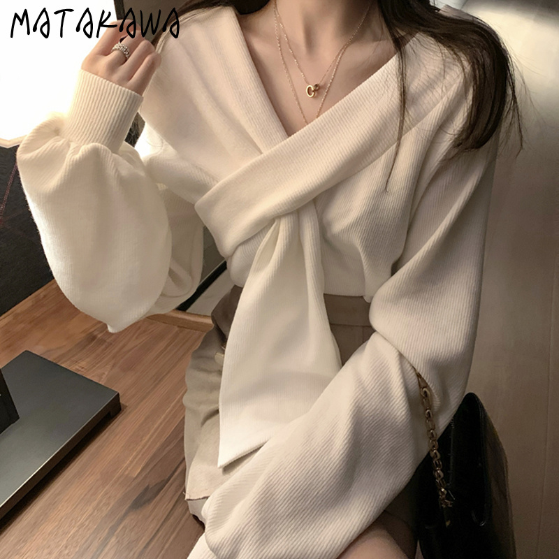 MATAKAWA Korean V-neck Women's Sweater Spring Japanese Fashion Pullover Long Lantern Sleeve Woman Sweaters Top 210513
