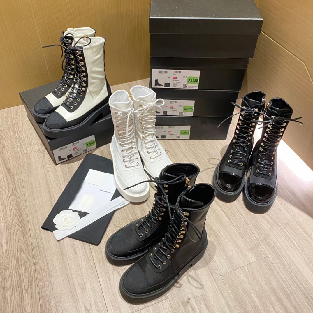 Thick soled boots leather lace up shoes combat boot chain buckle low heel Martin ankle luxury designer brand fashion
Thick soled boots leather lace up shoes combat boot chain buckle low heel Martin ankle luxury designer brand fashion