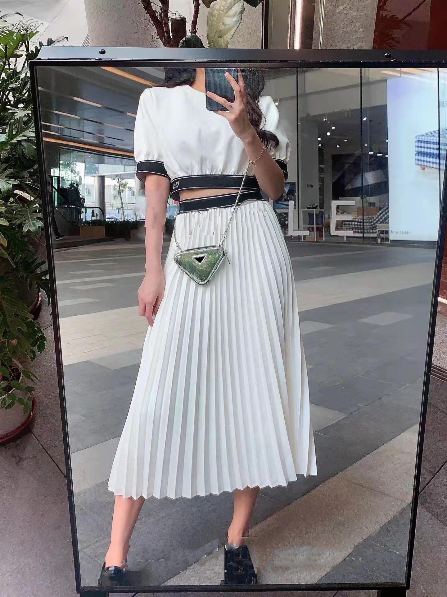 Women Two Pieces Dress Hoodies Tracksuit With Letter Pattern Sweater And Pants Set Terry Fashion Style Outwears For Lady Pleated Bottoms Sets Size S
Women Two Pieces Dress Hoodies Tracksuit With Letter Pattern Sweater And Pants Set Terry Fashion Style Outwears For Lady Pleated Bottoms Sets Size S
