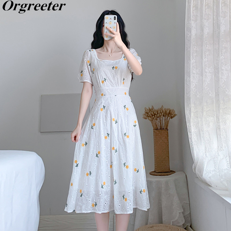 Embroidered Floral White Cotton Dress Female Summer Retro Sweet Puff sleeve Square collar Slim A-line Knee-length Dresses 210525
Embroidered Floral White Cotton Dress Female Summer Retro Sweet Puff sleeve Square collar Slim A-line Knee-length Dresses 210525