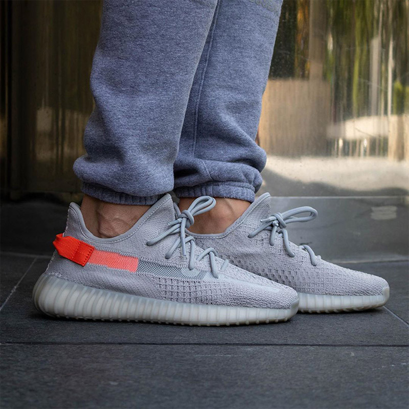 Adidas Yeezy boost kanye West 350 V2 Running shoes Top Quality l Light 3M Static Black Reflective Mens Womens Sport Trainer Sneakers
Adidas Yeezy boost kanye West 350 V2 Running shoes Top Quality l Light 3M Static Black Reflective Mens Womens Sport Trainer Sneakers