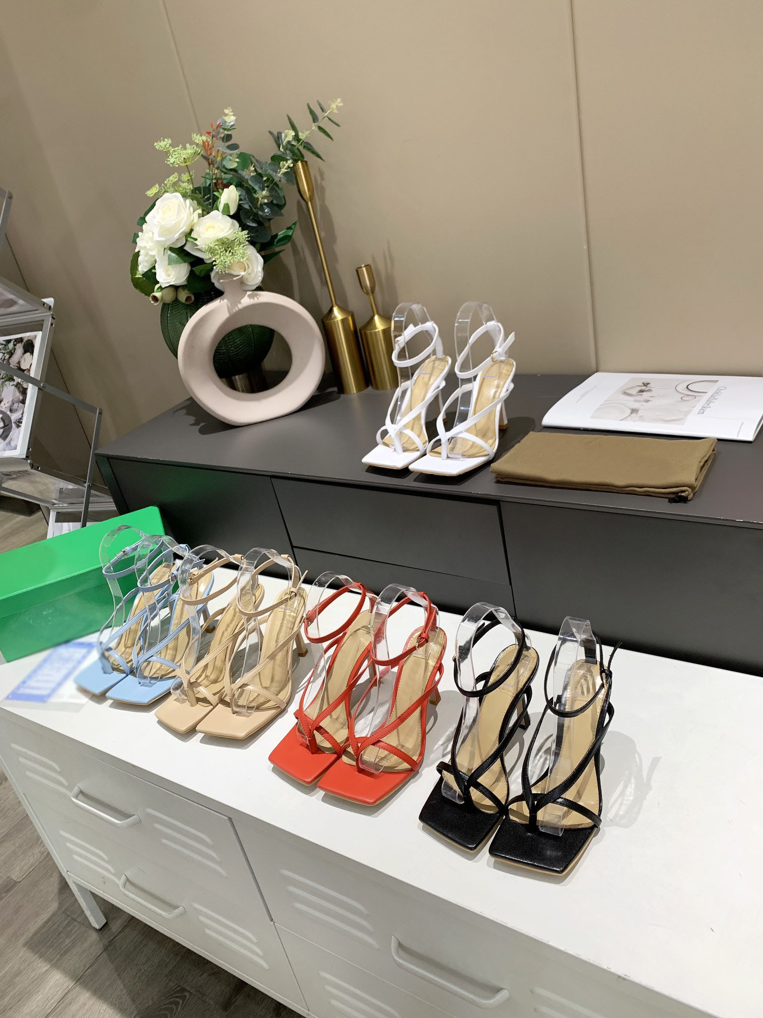 2021 highs quality Sandals classic ladies luxury designer high heels flip flops fashion sandalss open toe flips flopss, Black
2021 highs quality Sandals classic ladies luxury designer high heels flip flops fashion sandalss open toe flips flopss, Black