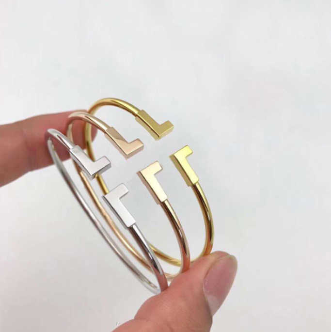 Fashion gold love bracelets pour hommes charm bangle braccialetto pulsera for mens and women wedding lovers gift diamond tennis jewelry
Fashion gold love bracelets pour hommes charm bangle braccialetto pulsera for mens and women wedding lovers gift diamond tennis jewelry