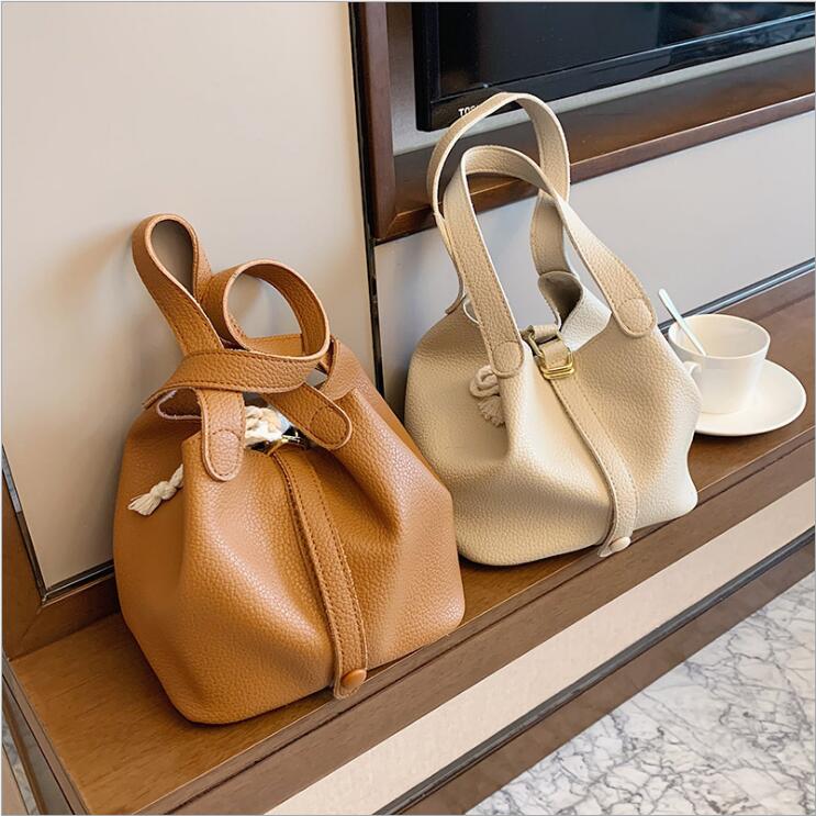 Genuine Leather 2021 New Women Designer Bags Handbags Famous Brands Fashion Designer Large Capacity Ladies Shoulder Diagonal Bag 266, White
Genuine Leather 2021 New Women Designer Bags Handbags Famous Brands Fashion Designer Large Capacity Ladies Shoulder Diagonal Bag 266, White