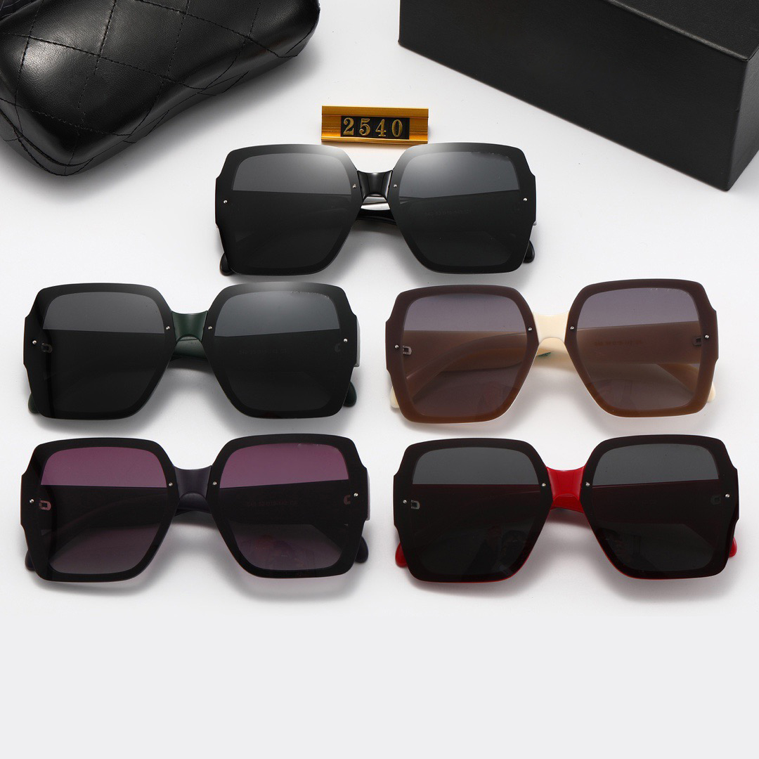 2021 top luxury aviator sunglasses lens brand designer ladies men's advanced glasses retro checkered sunglasses with box, White;black
2021 top luxury aviator sunglasses lens brand designer ladies men's advanced glasses retro checkered sunglasses with box, White;black