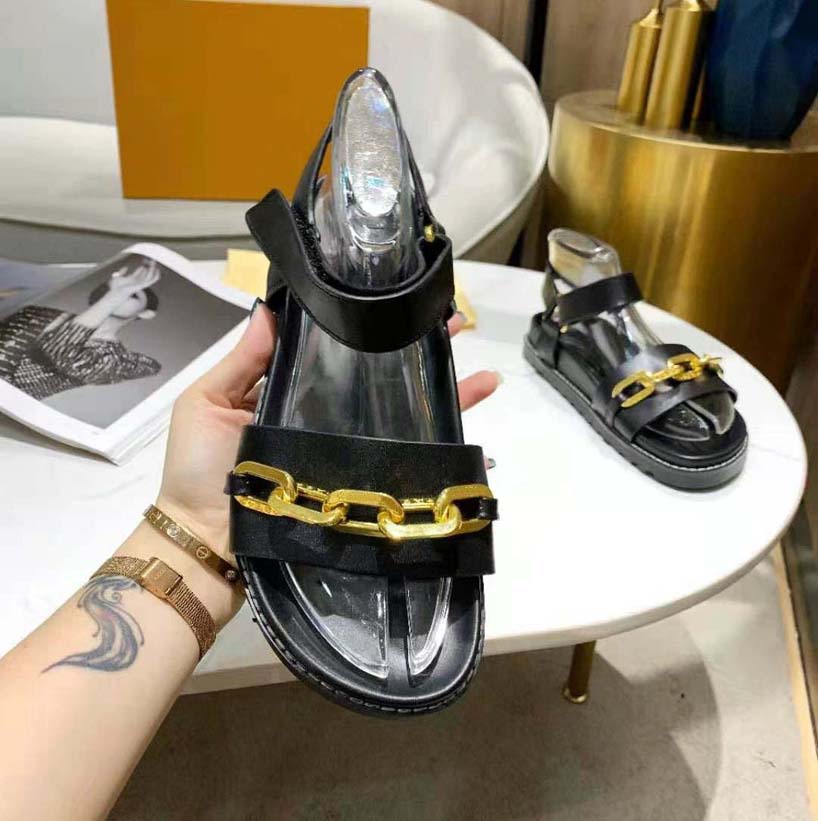 2021 designer women buckle sandal show style fashion Genuine Leather Rubber comfortable sandals beach party slippers home011 07, Black
2021 designer women buckle sandal show style fashion Genuine Leather Rubber comfortable sandals beach party slippers home011 07, Black