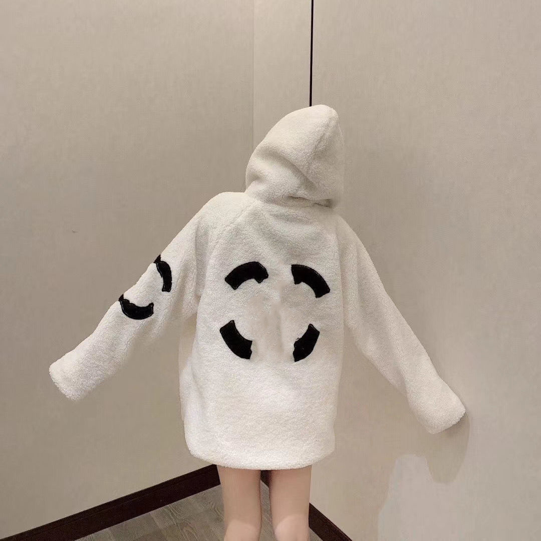 CC Faux Fur 2021 autumn and winter women's Outerwear new loose coat lamb wool cardigan thickened top, Desiccant
CC Faux Fur 2021 autumn and winter women's Outerwear new loose coat lamb wool cardigan thickened top, Desiccant