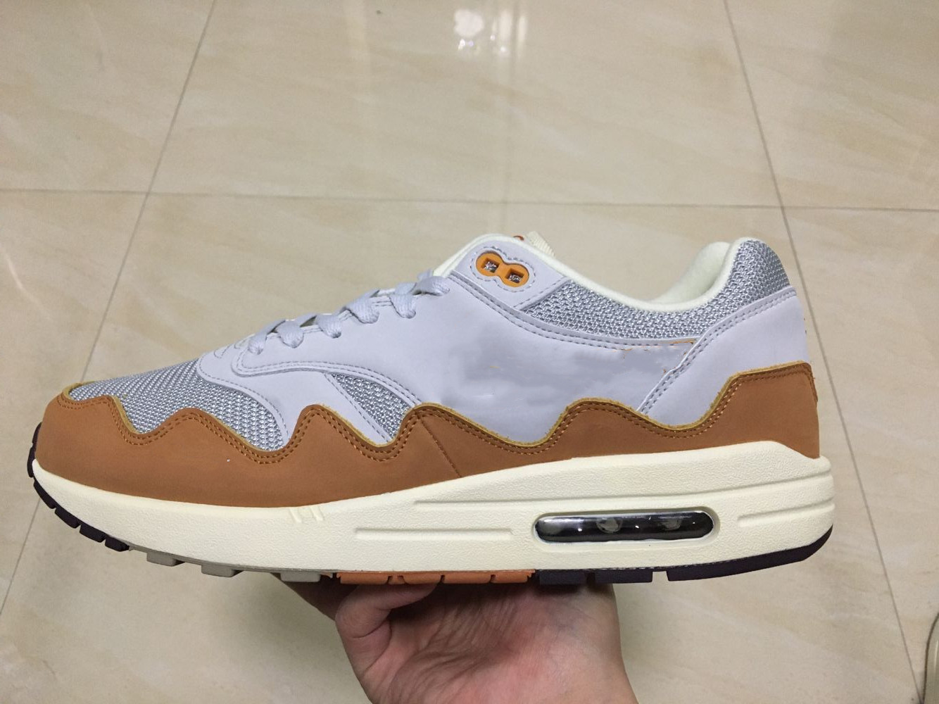 Runner Sneakers Running Shoes Ma1 Patta Waves Monarch with Bracelet DH1348, Yellow
Runner Sneakers Running Shoes Ma1 Patta Waves Monarch with Bracelet DH1348, Yellow