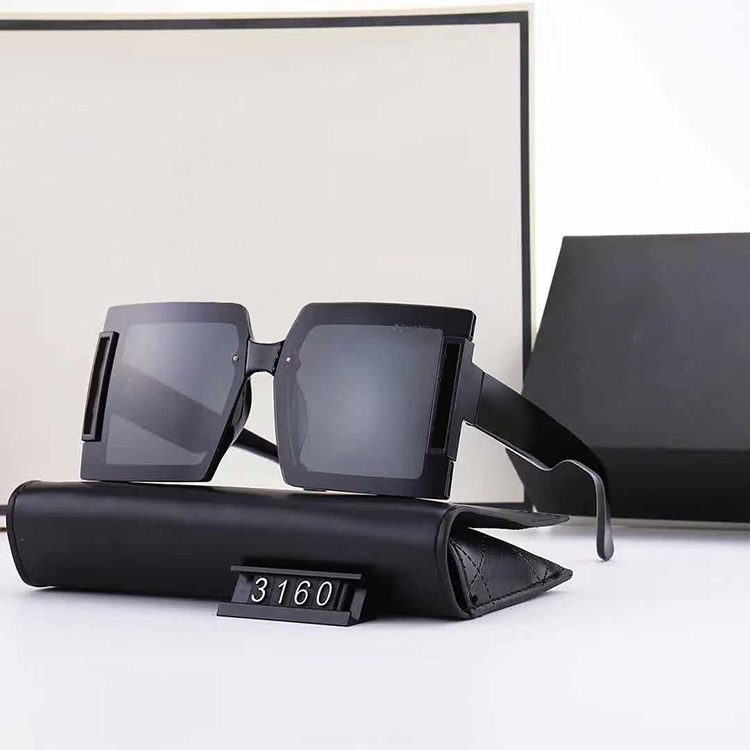 Sunglasses in style 2021 women Big Square beach fashion Adumbral UV 400 Goggle sun glasses party favors with case box
Sunglasses in style 2021 women Big Square beach fashion Adumbral UV 400 Goggle sun glasses party favors with case box