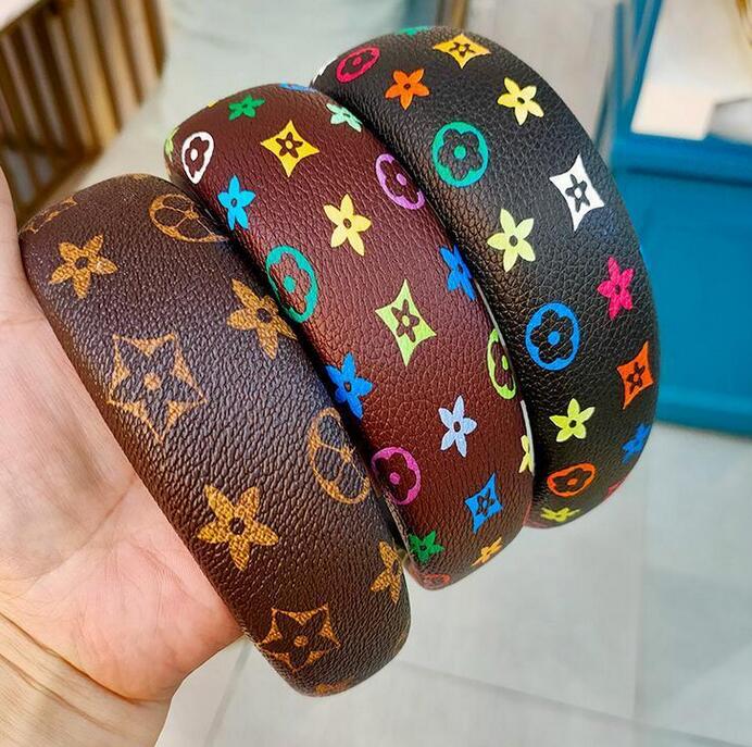 Retro Simple Temperament Korean Leather Headbands Plaid Designers Letter Print Headband Women Classical Fashion Knot Hairbands
Retro Simple Temperament Korean Leather Headbands Plaid Designers Letter Print Headband Women Classical Fashion Knot Hairbands