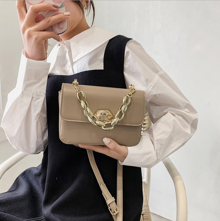 Textured Evening Bags 2021 Spring and Summer Fashion Portable Crossbody Small Square Bag with Chain, Black
Textured Evening Bags 2021 Spring and Summer Fashion Portable Crossbody Small Square Bag with Chain, Black