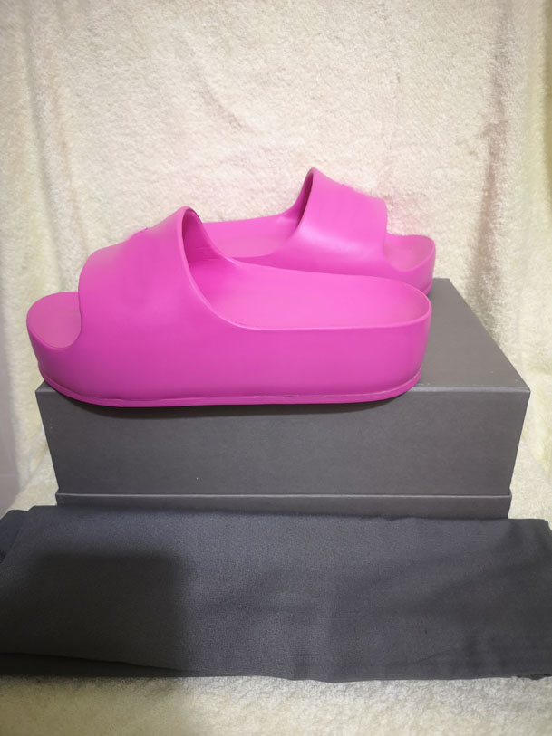 Direct sales top designer women's slippers fashion jelly color comfortable thick soled sandals home bathroom beach luxury packaging, Box
Direct sales top designer women's slippers fashion jelly color comfortable thick soled sandals home bathroom beach luxury packaging, Box