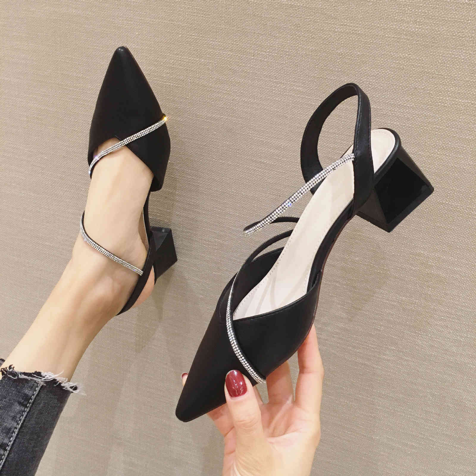 sandals Baotou Sandals women's summer middle heel versatile fairy pointed thick high s Diamond Fashion Shoes OCS4, 1# shoe box
sandals Baotou Sandals women's summer middle heel versatile fairy pointed thick high s Diamond Fashion Shoes OCS4, 1# shoe box
