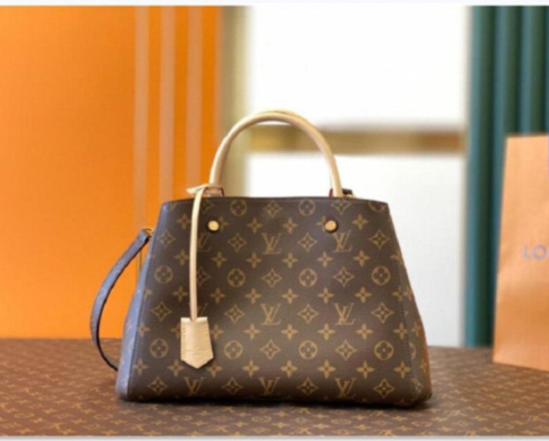 LVLOUISVITTON bagVUTTON 100% genuine leather Tote Fashion Designer Luxurys Hangbag Clutch Designer bags Women Leather
LVLOUISVITTON bagVUTTON 100% genuine leather Tote Fashion Designer Luxurys Hangbag Clutch Designer bags Women Leather
