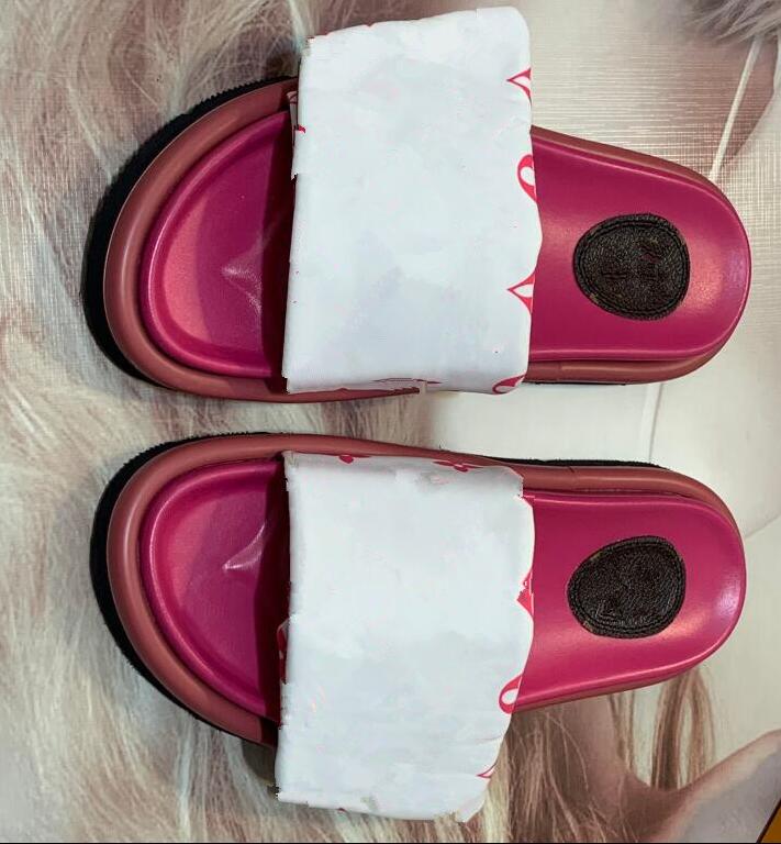 Designer Woman Pool Pillow slippers fashion Beach Thick bottom slippers luxury platform Alphabet lady Sandals Leather High heel slippers Large size 35-45, Box
Designer Woman Pool Pillow slippers fashion Beach Thick bottom slippers luxury platform Alphabet lady Sandals Leather High heel slippers Large size 35-45, Box