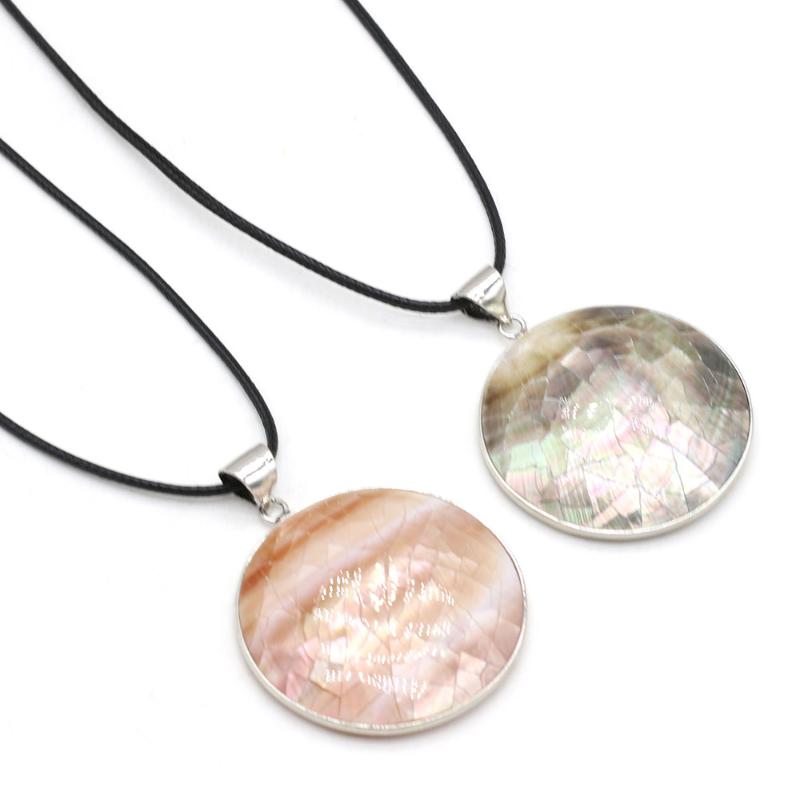 Pendant Necklaces Retro Round Necklace Easy To Wear High Quality Natural Shell Alloy For Men Girl Charms Jewelry Gifts 40x40 Mm
Pendant Necklaces Retro Round Necklace Easy To Wear High Quality Natural Shell Alloy For Men Girl Charms Jewelry Gifts 40x40 Mm