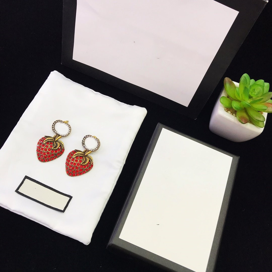 New Red Diamond Strawberry Earrings Retro Classic Distressed Earrings for Woman with S925 Sterling Silver Needle Earrings Supply
New Red Diamond Strawberry Earrings Retro Classic Distressed Earrings for Woman with S925 Sterling Silver Needle Earrings Supply